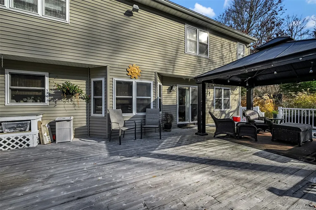 4 Apple Lane Wading River NY 11792