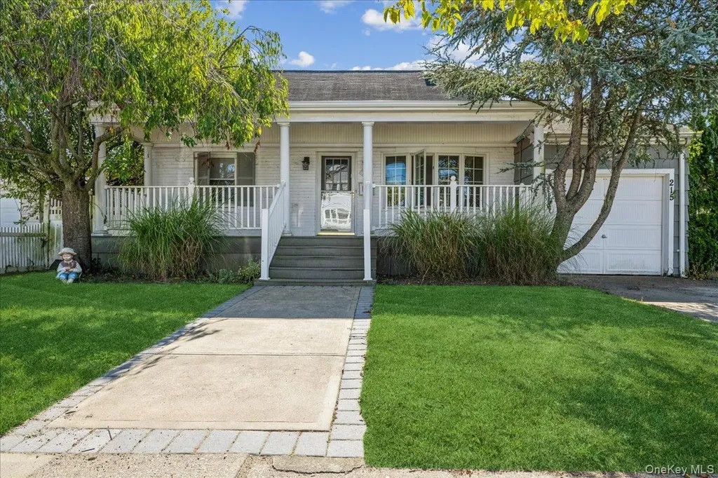 215 W Granada Avenue Lindenhurst NY 11757