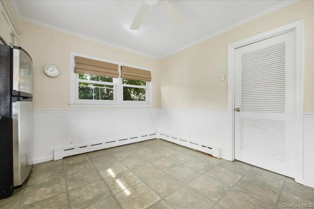 215 W Granada Avenue Lindenhurst NY 11757