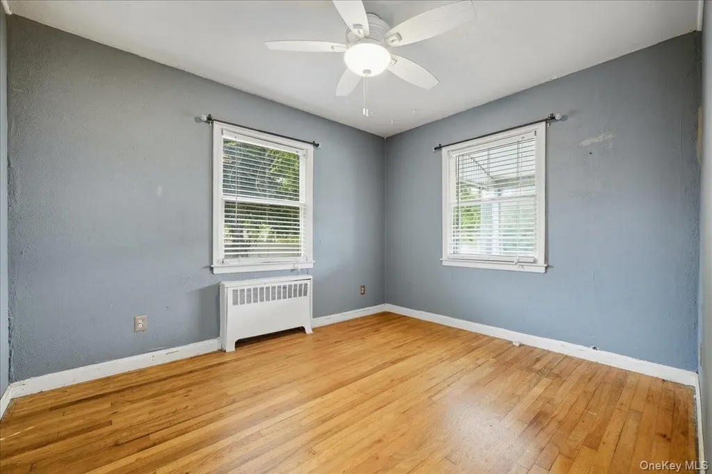 215 W Granada Avenue Lindenhurst NY 11757