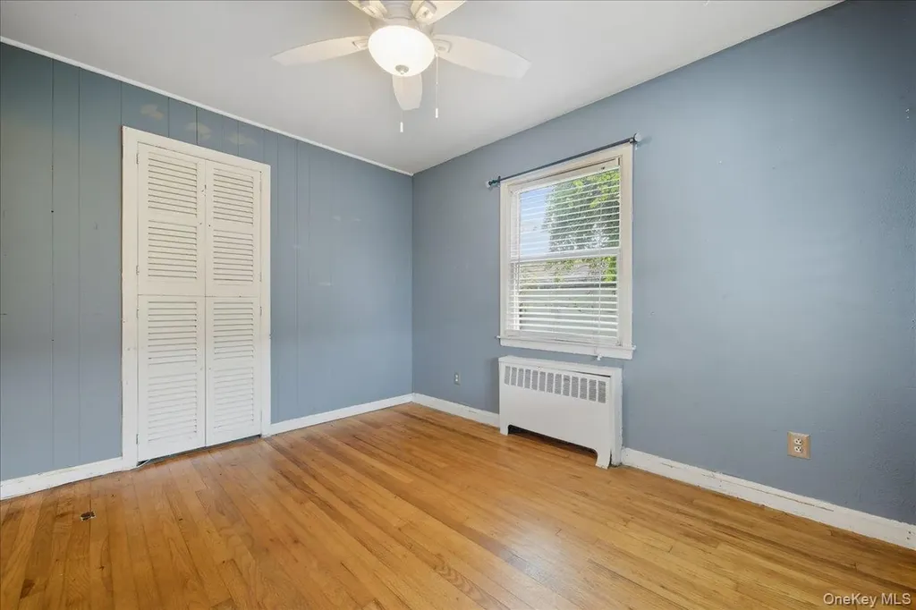 215 W Granada Avenue Lindenhurst NY 11757