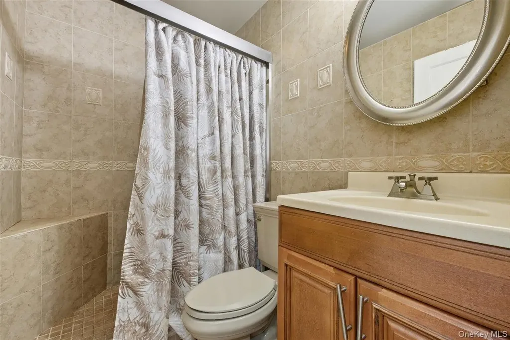 215 W Granada Avenue Lindenhurst NY 11757