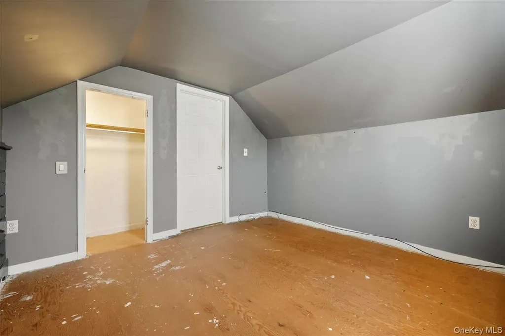 215 W Granada Avenue Lindenhurst NY 11757