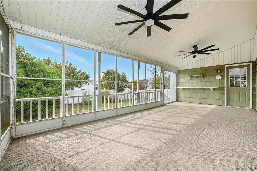 215 W Granada Avenue Lindenhurst NY 11757