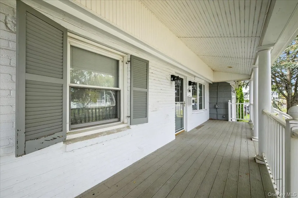 215 W Granada Avenue Lindenhurst NY 11757