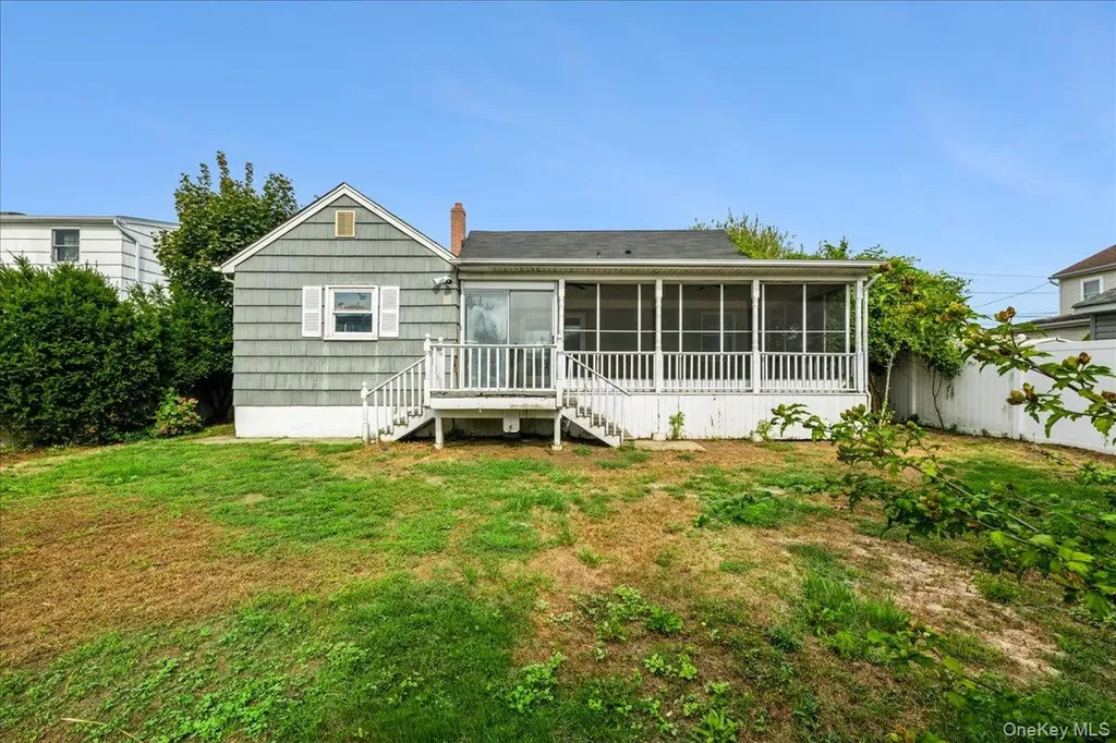 215 W Granada Avenue Lindenhurst NY 11757