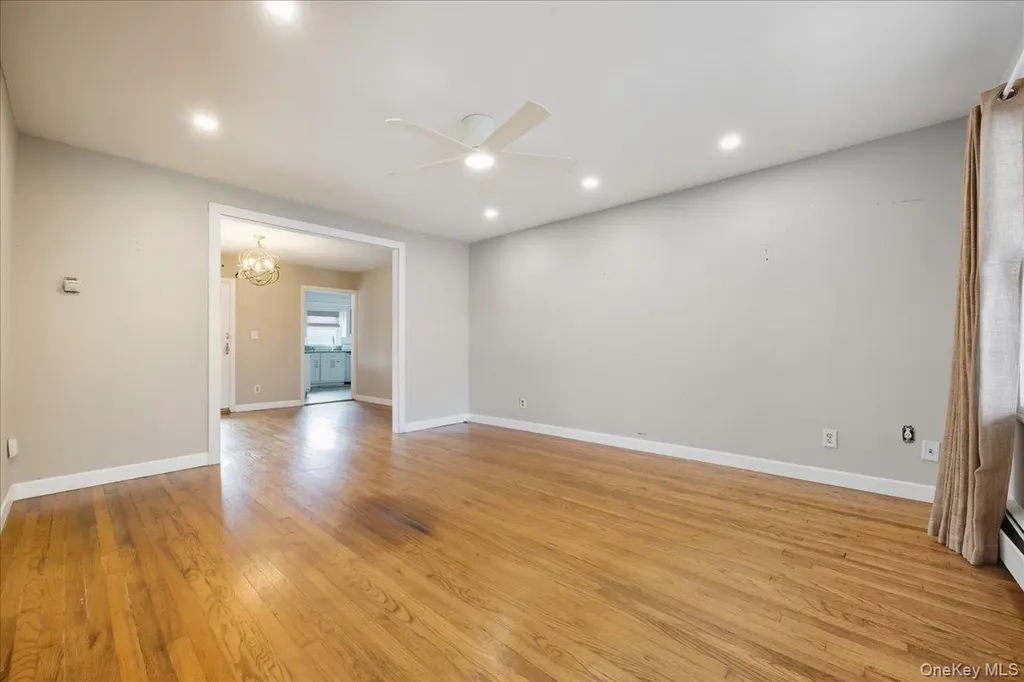 215 W Granada Avenue Lindenhurst NY 11757
