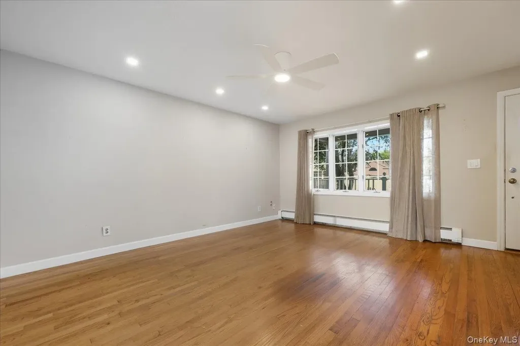 215 W Granada Avenue Lindenhurst NY 11757