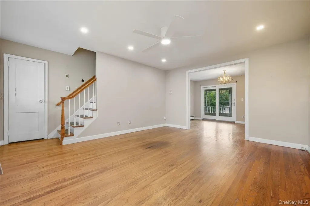 215 W Granada Avenue Lindenhurst NY 11757