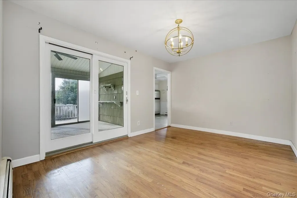 215 W Granada Avenue Lindenhurst NY 11757