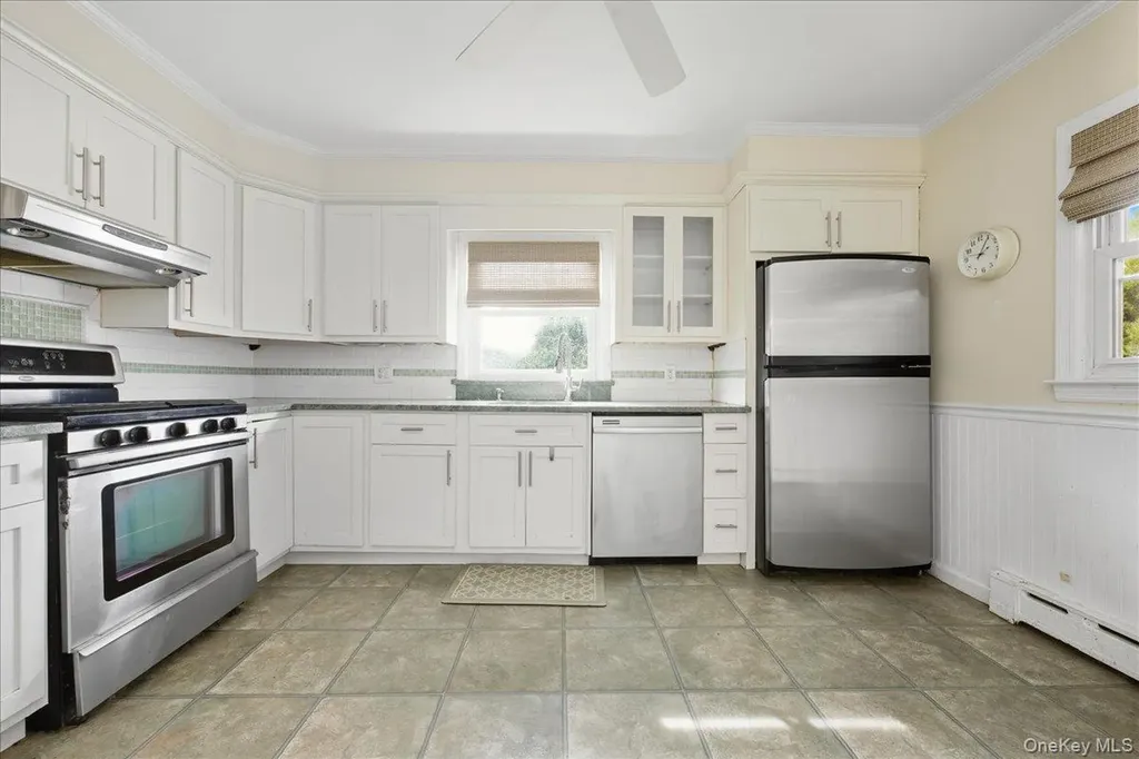 215 W Granada Avenue Lindenhurst NY 11757