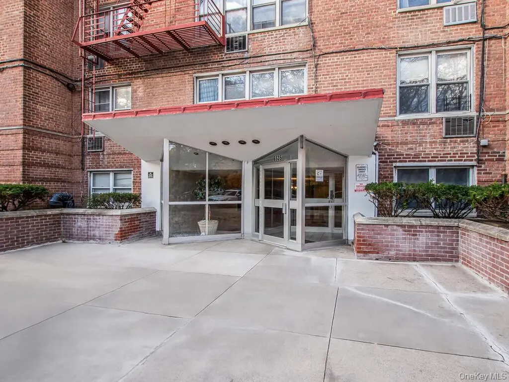 6535 Broadway Bronx NY 10471