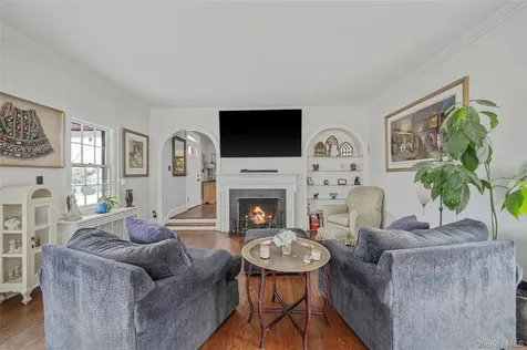 195 Cedar Swamp Road Glen Head NY 11545