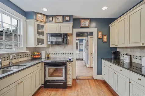 195 Cedar Swamp Road Glen Head NY 11545
