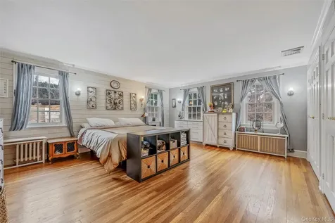 195 Cedar Swamp Road Glen Head NY 11545