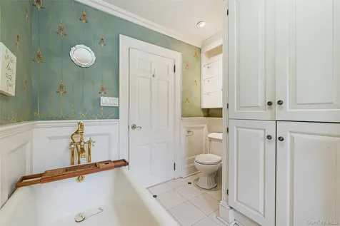 195 Cedar Swamp Road Glen Head NY 11545