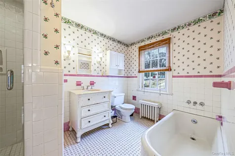 195 Cedar Swamp Road Glen Head NY 11545