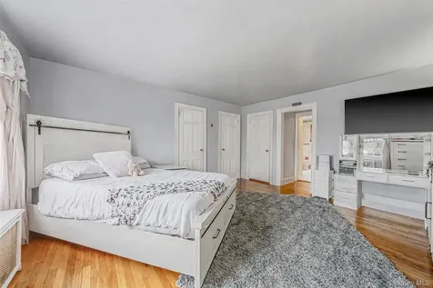195 Cedar Swamp Road Glen Head NY 11545
