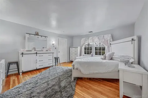 195 Cedar Swamp Road Glen Head NY 11545