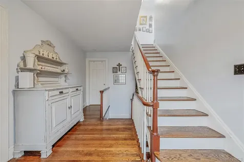 195 Cedar Swamp Road Glen Head NY 11545