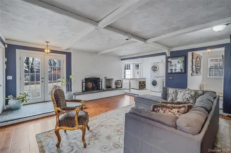 195 Cedar Swamp Road Glen Head NY 11545