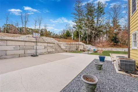 195 Cedar Swamp Road Glen Head NY 11545