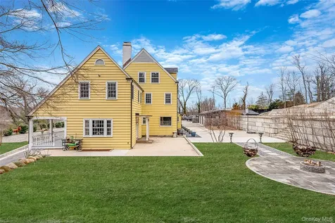 195 Cedar Swamp Road Glen Head NY 11545