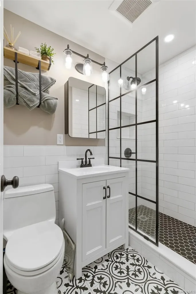 560 W, Broadway Long Beach NY 11561