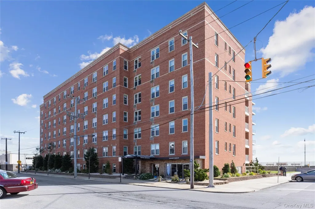 560 W, Broadway Long Beach NY 11561