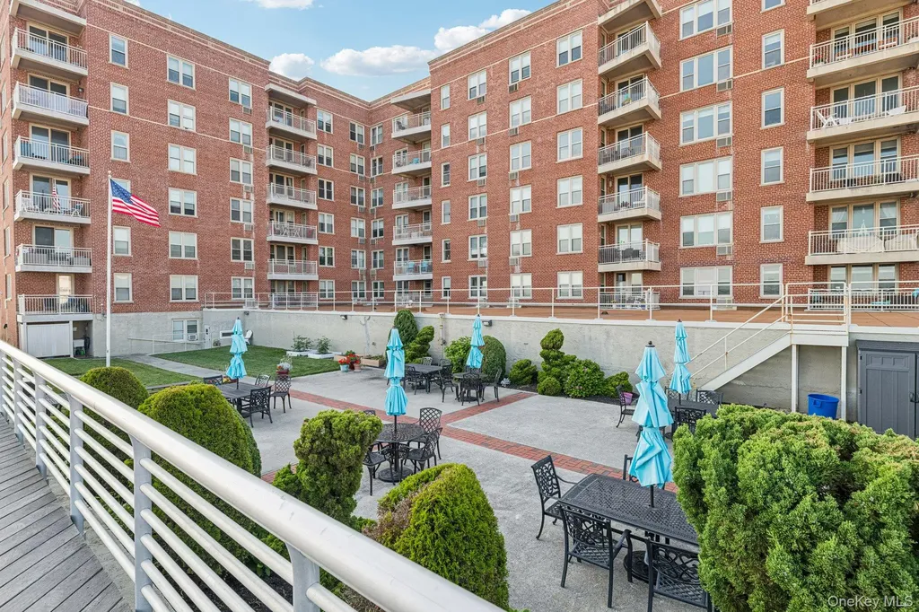 560 W, Broadway Long Beach NY 11561