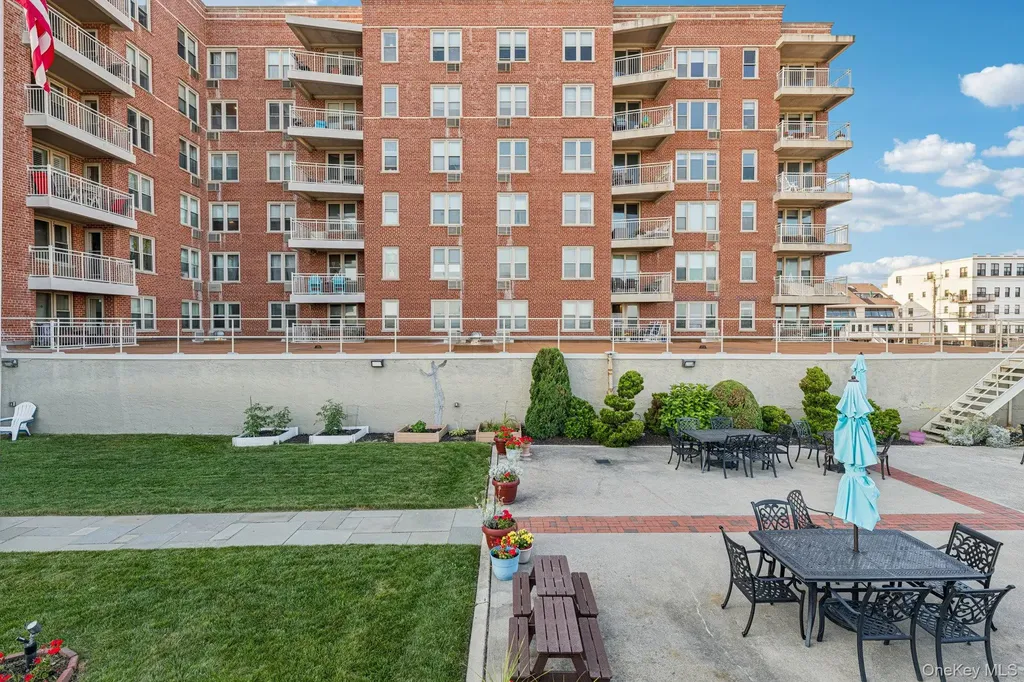 560 W, Broadway Long Beach NY 11561