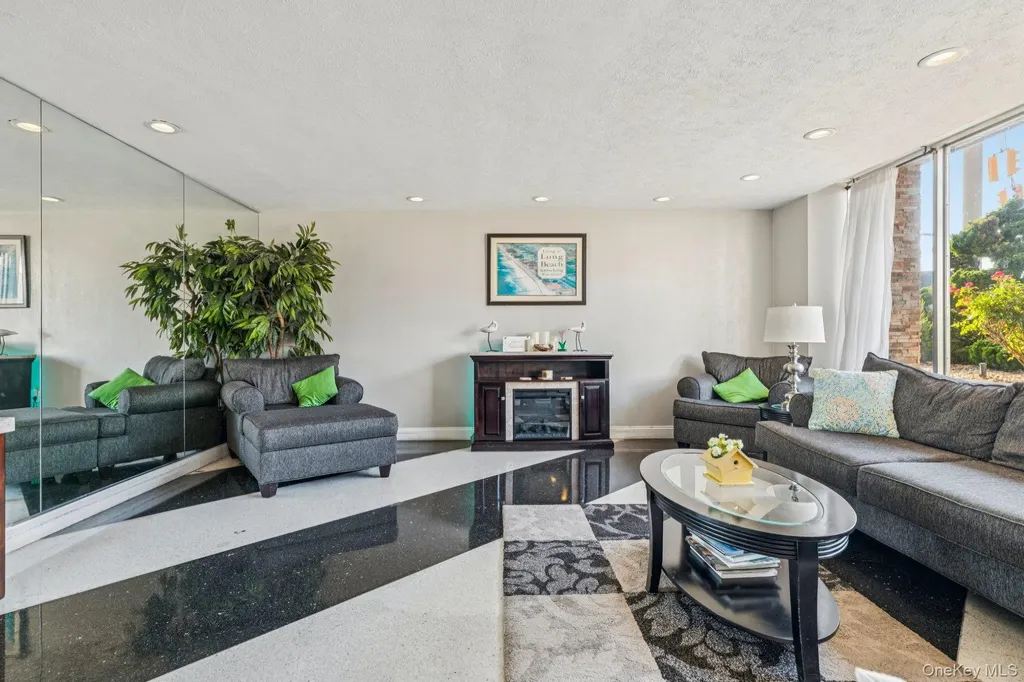 560 W, Broadway Long Beach NY 11561