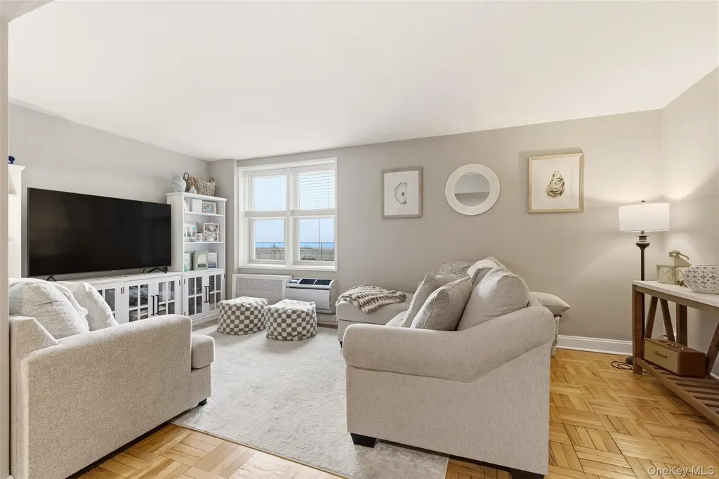 560 W, Broadway Long Beach NY 11561