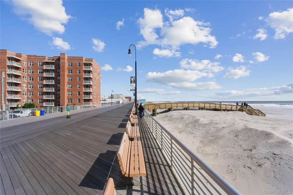 560 W, Broadway Long Beach NY 11561