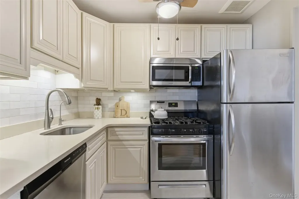 560 W, Broadway Long Beach NY 11561