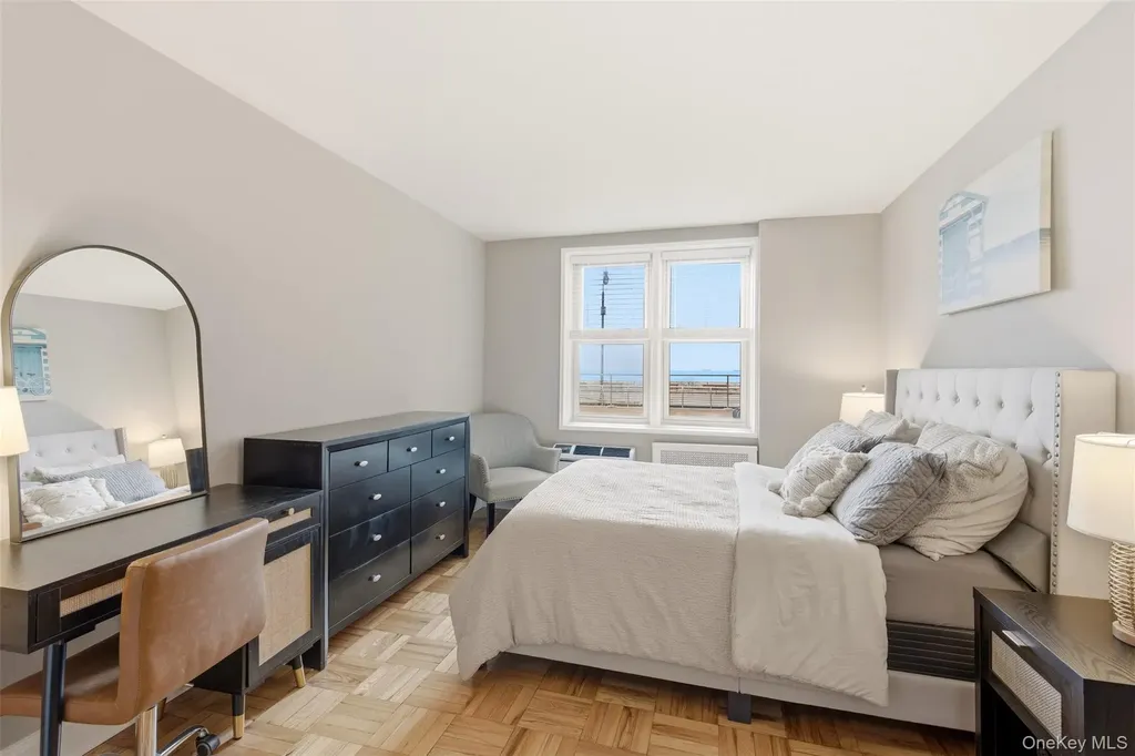 560 W, Broadway Long Beach NY 11561