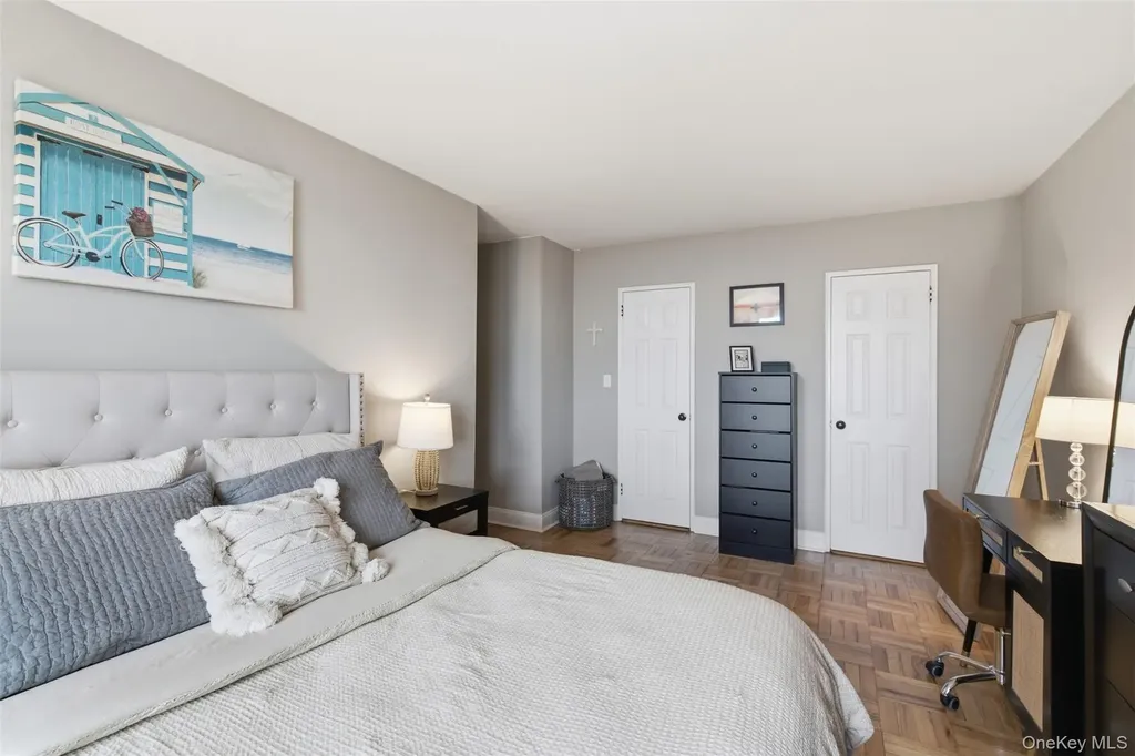 560 W, Broadway Long Beach NY 11561