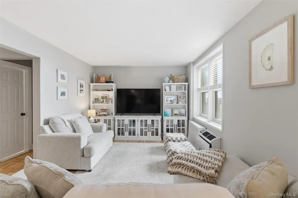 560 W, Broadway Long Beach NY 11561
