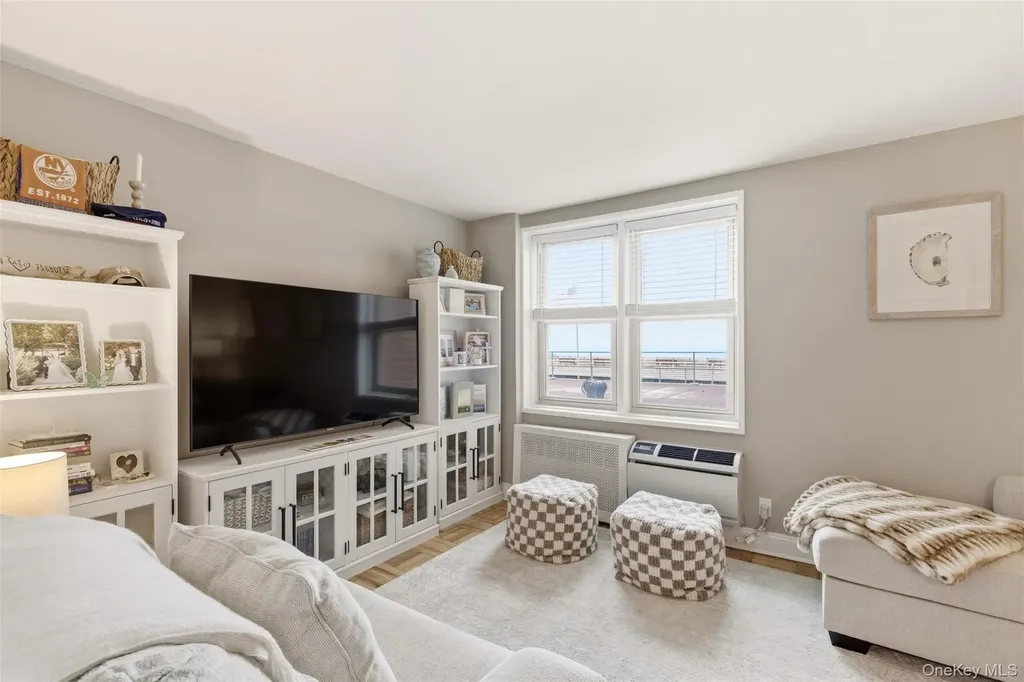 560 W, Broadway Long Beach NY 11561