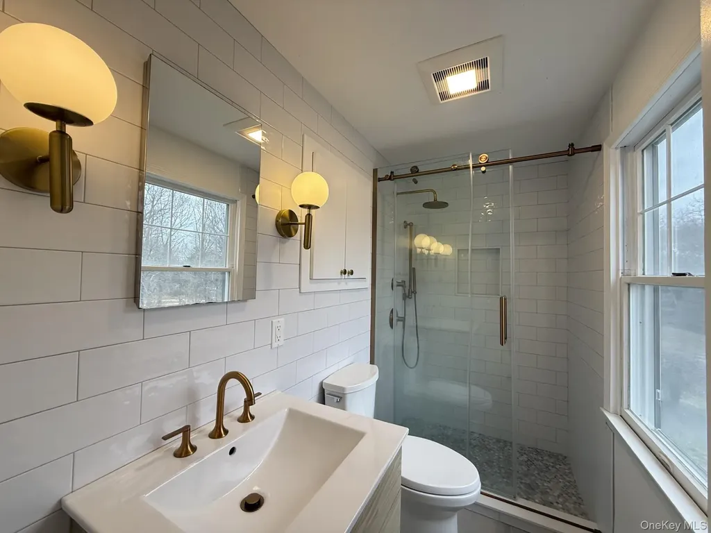 6 Beech Hill Road Lloyd Harbor NY 11743