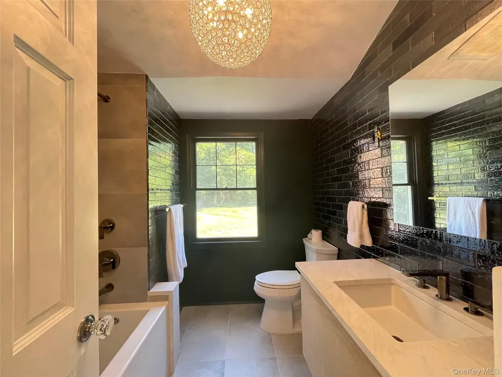 6 Beech Hill Road Lloyd Harbor NY 11743