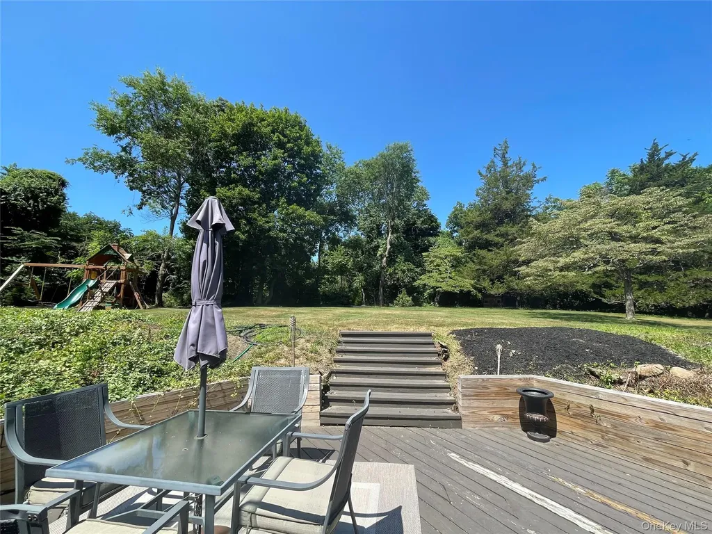 6 Beech Hill Road Lloyd Harbor NY 11743