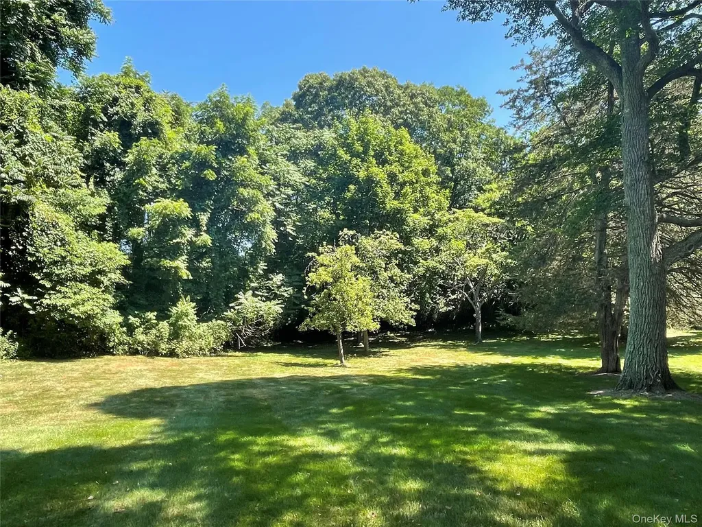 6 Beech Hill Road Lloyd Harbor NY 11743