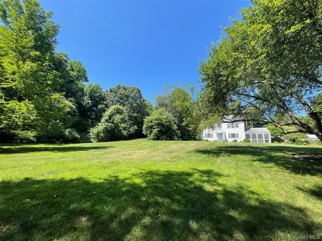 6 Beech Hill Road Lloyd Harbor NY 11743
