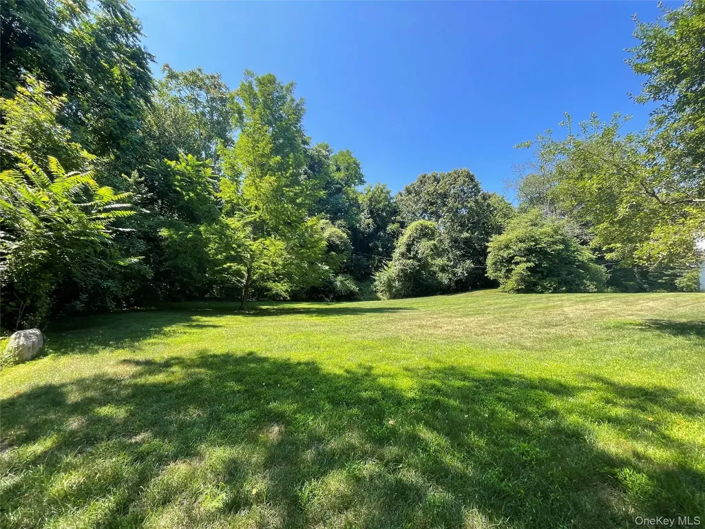 6 Beech Hill Road Lloyd Harbor NY 11743