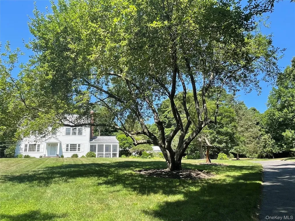 6 Beech Hill Road Lloyd Harbor NY 11743