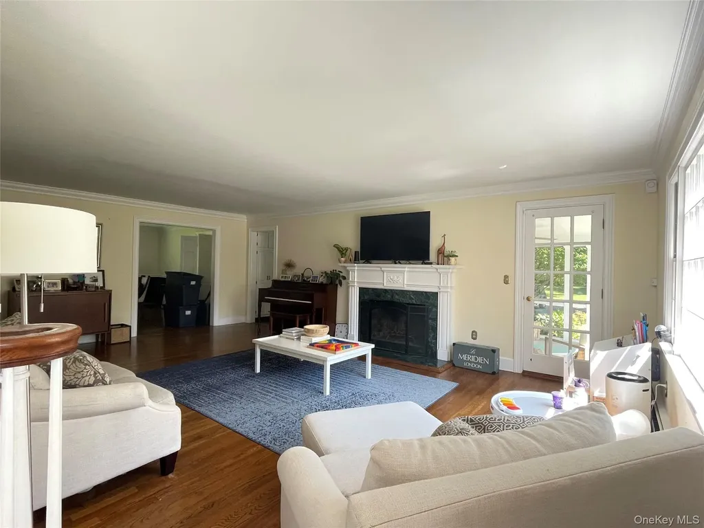 6 Beech Hill Road Lloyd Harbor NY 11743