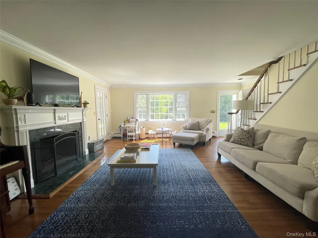 6 Beech Hill Road Lloyd Harbor NY 11743