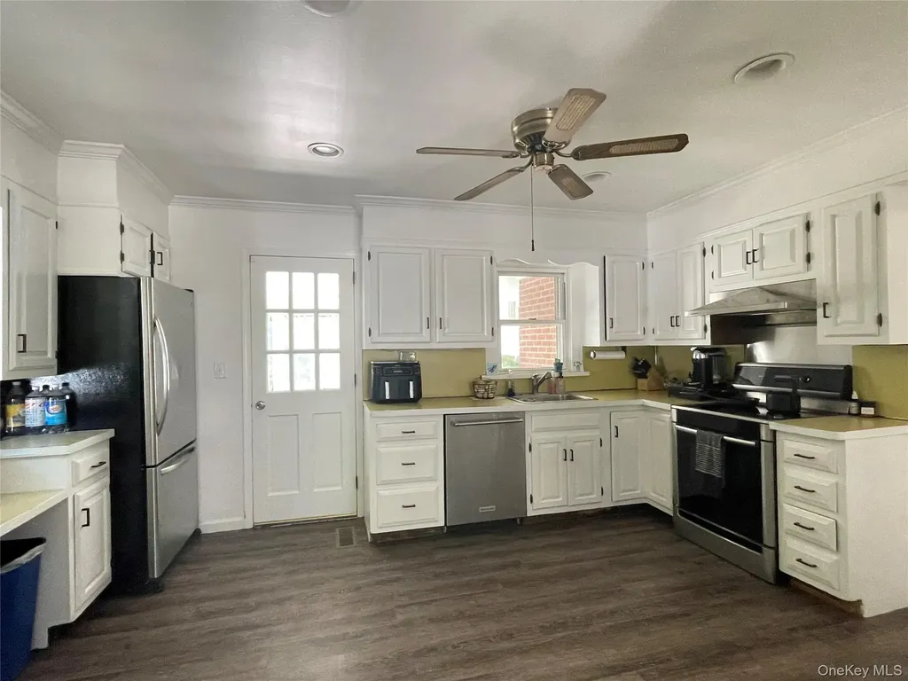6 Beech Hill Road Lloyd Harbor NY 11743