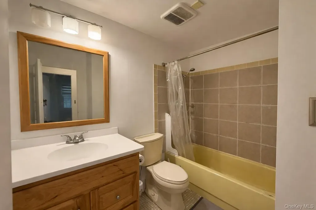 363 Oxhead Road Stony Brook NY 11790